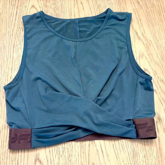 Fabletics Workout Top Size M - Picture 1 of 6